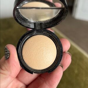 Laura Geller Natural Glow Highlighter in French Vanilla
